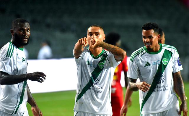 球队在国际赛事中脱颖而出,获得胜利 球队在国际赛事中脱颖而出,获得胜利