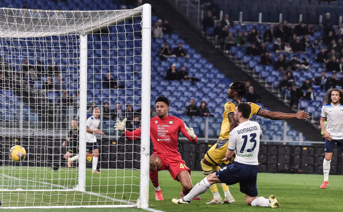 塞浦路斯队出局离开比赛赛场 塞浦路斯队出局离开比赛赛场