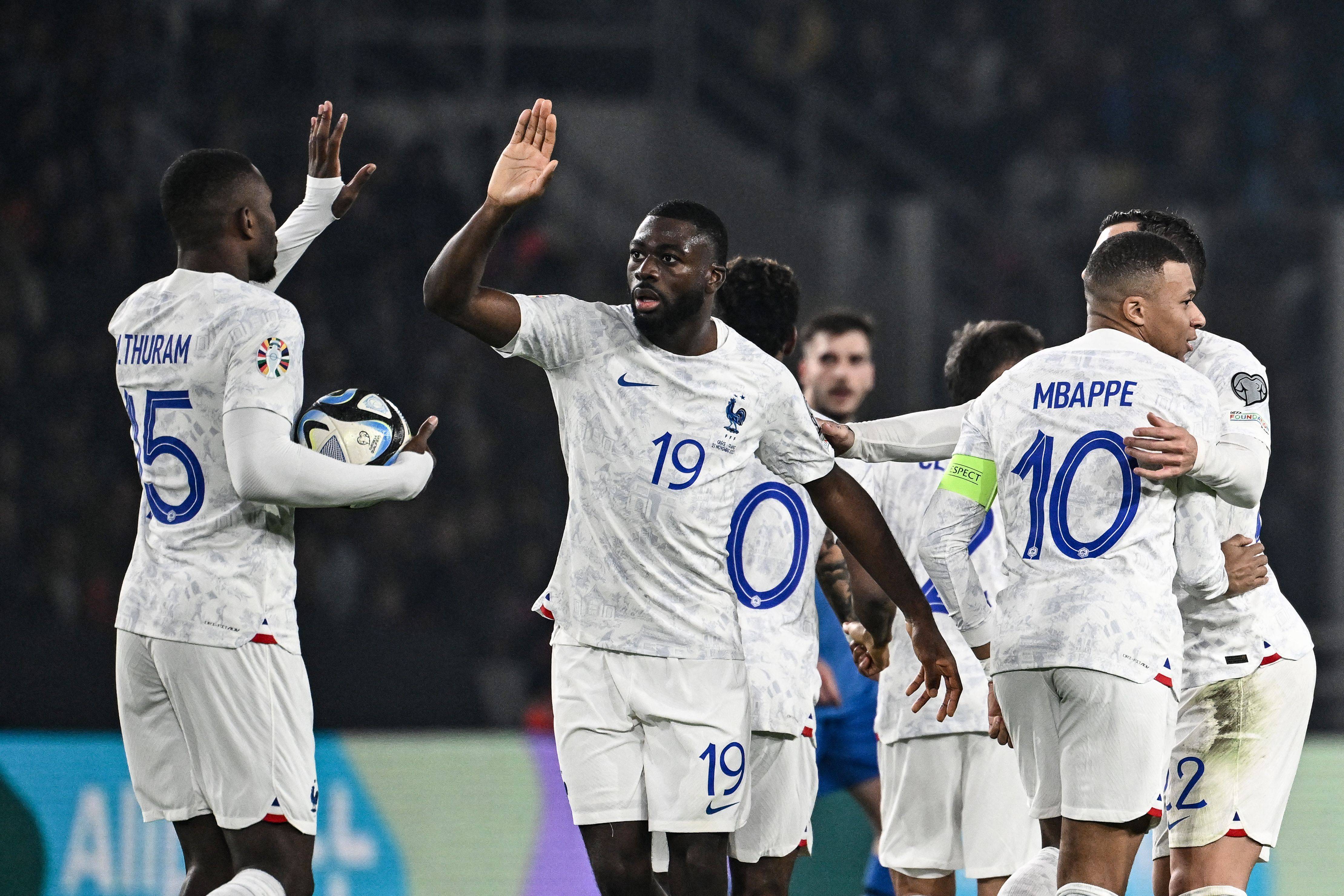 法国队在与匈牙利队的比赛中晋级欧锦赛 法国队在与匈牙利队的比赛中晋级欧锦赛