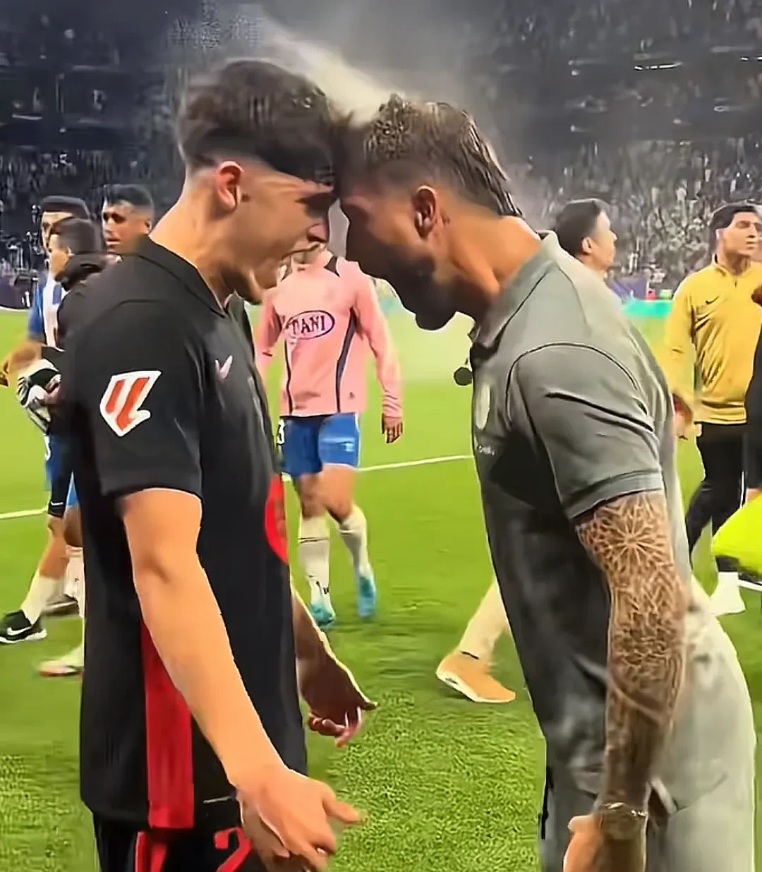 爱游戏竞技-激动人心的比赛，赛场上火花四溅