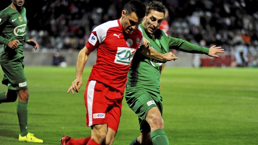 爱游戏亚洲官网-圣埃蒂安主帅面临困境，球队需调整战术