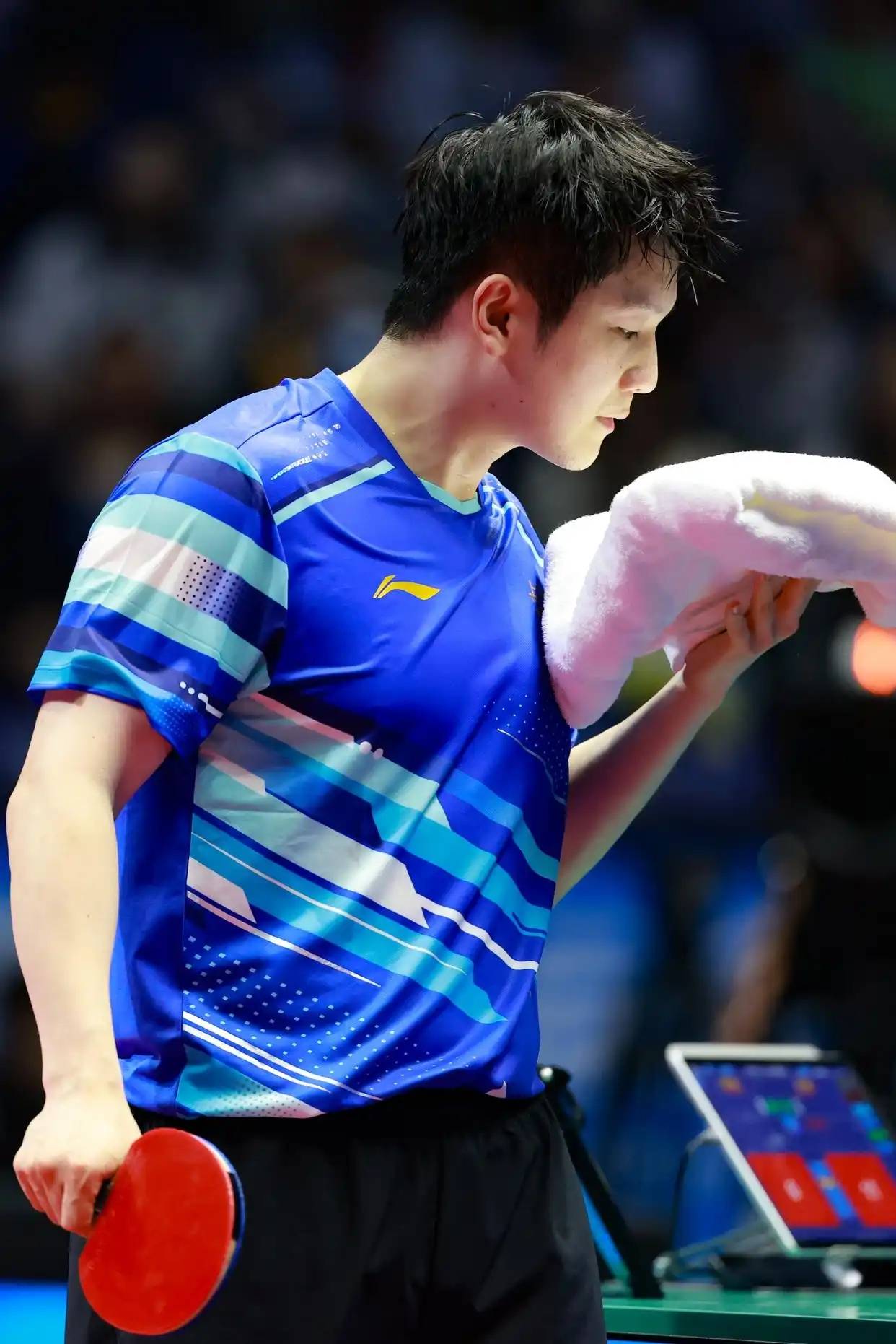 爱游戏官方入口-乒乓球名将表现稳健，赢得赞誉和尊重