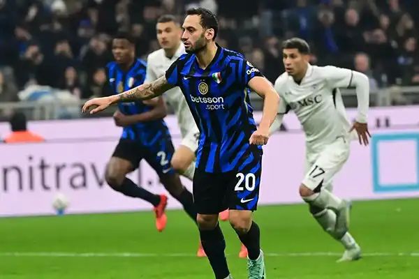 那不勒斯获得胜利，重返意甲积分榜前列的简单介绍