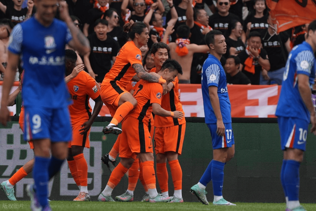 上港客场惊险战平申花，难分胜负的简单介绍